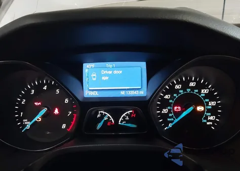 2014 Ford Focus Se z USA, uszkodzony, nr VIN 1FADP3K21EL143287